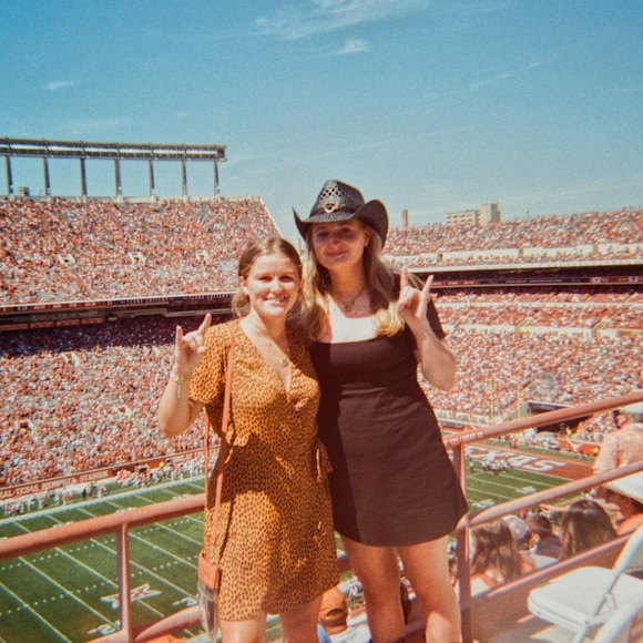 Meet your Posher, Claire - Picture 3 of 4